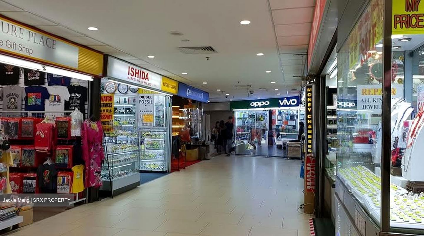 Lucky Plaza (D9), Shop House #585386701